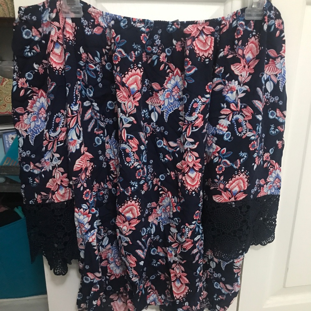 Off the shoulder shirt with lace detail